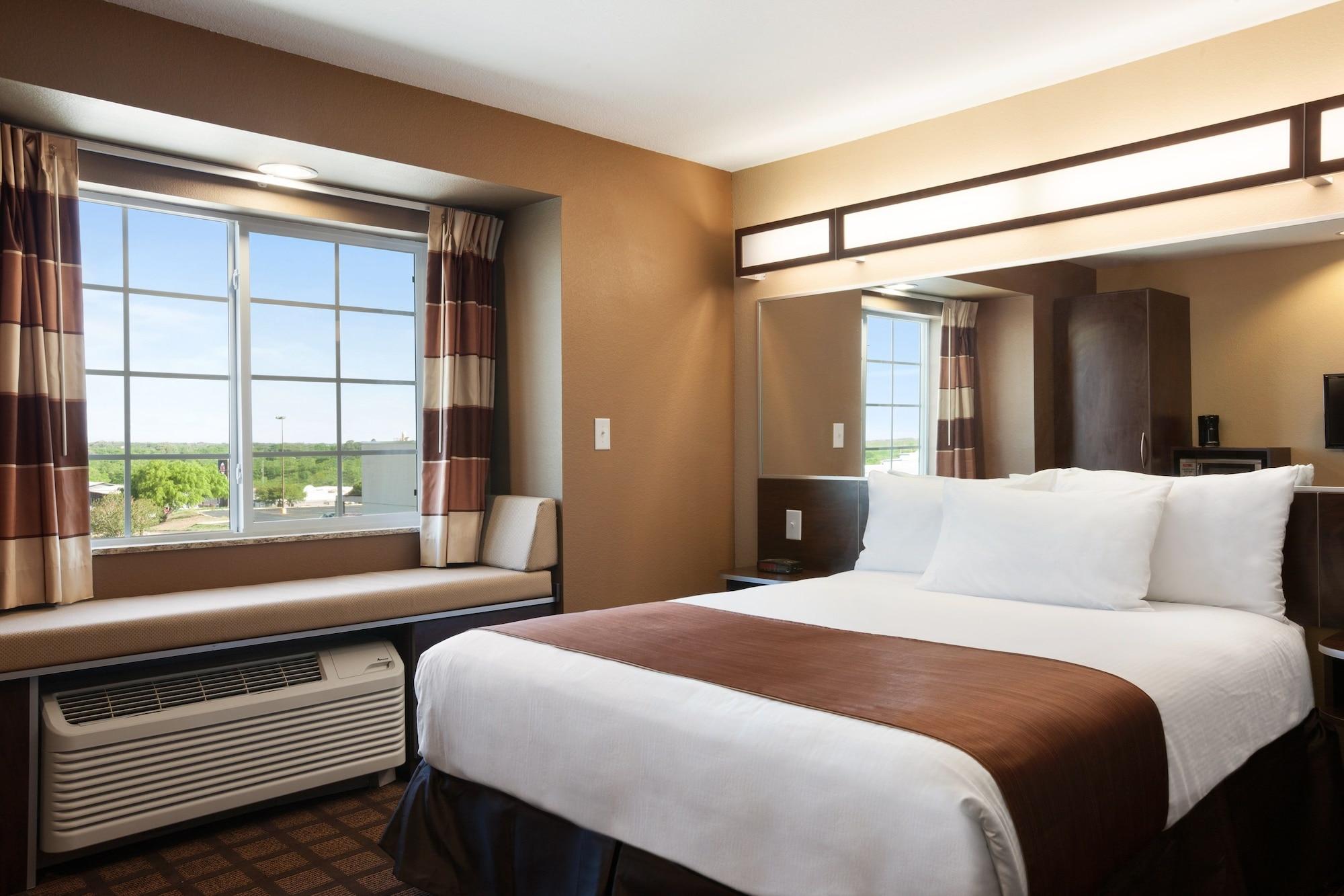 Microtel Inn & Suites By Wyndham Midland Exterior foto